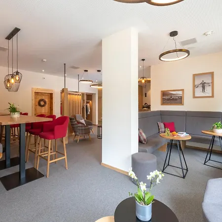 Ξενοδοχείο Randolins 3*